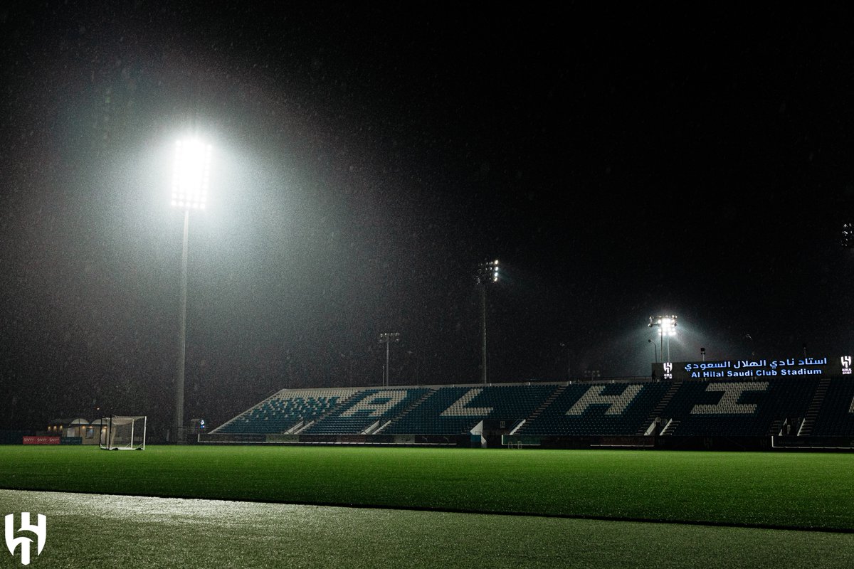 Alhilal_FC's tweet photo. 🌧️ #الهلال تحت المطر 💙 https://t.co/J9GFSQvXaV