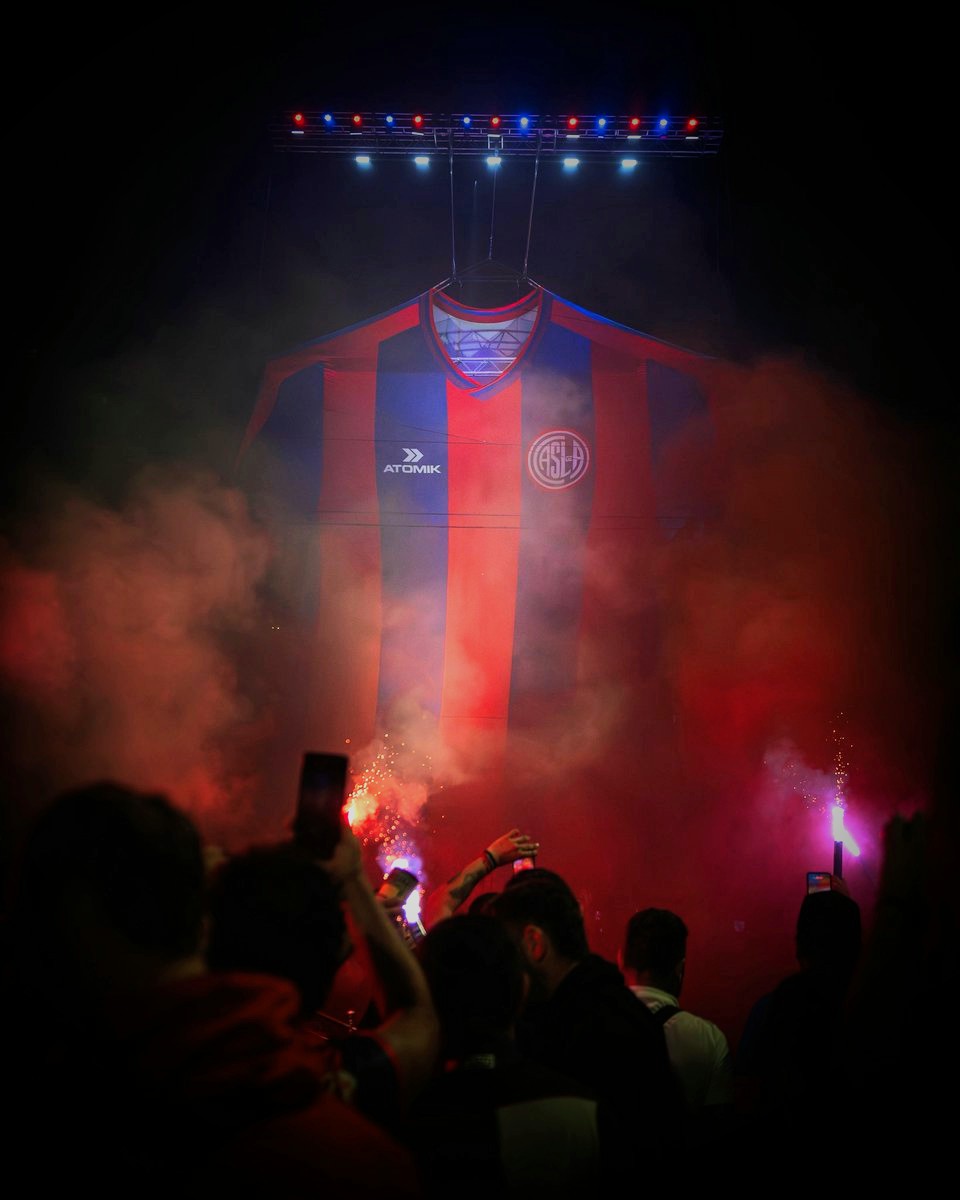 adn_cuervo's tweet photo. A #Boca le ganamos con la camiseta.
#SanLorenzo le saca 13 partidos de diferencia a @BocaJrsOficial en el historial.
Una vida humillandote bostero 👊 https://t.co/d9neANvjx4