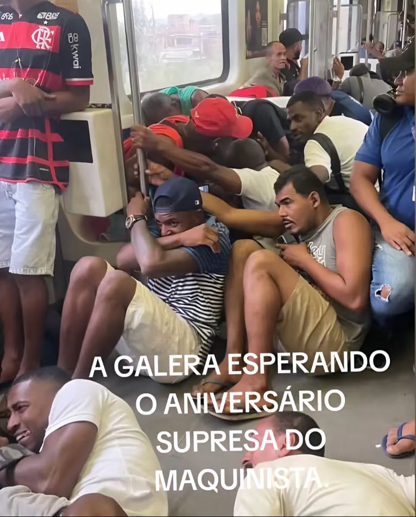glcne_'s tweet photo. maneiro Isso Dps Falam mal do rio Os Amg pegava trem com o mrm piloto Td Dia E no aniversário dele fizeram Um Festa surpresa 👏🏽👏🏽 legal Sabe q existe gnt asim ainda https://t.co/5oZ4HjSDu0