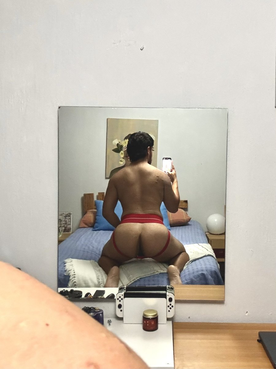 Hump day 🍑