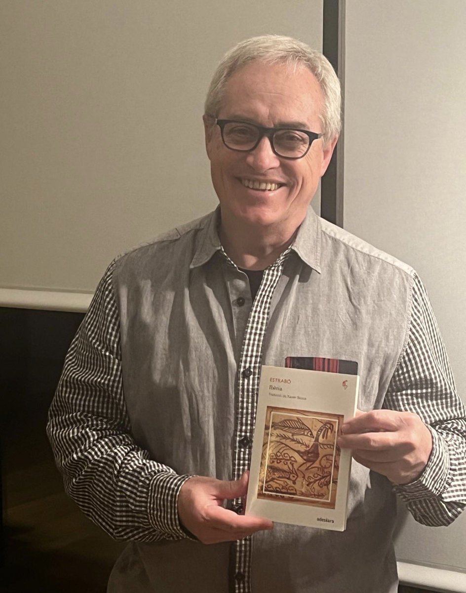 ADESIARA EDITORIAL tweet media