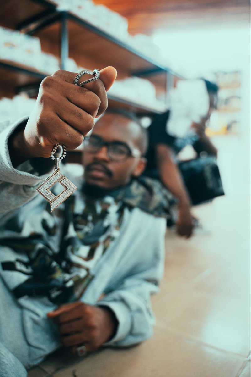 LIVINGLARGE INC tweet media