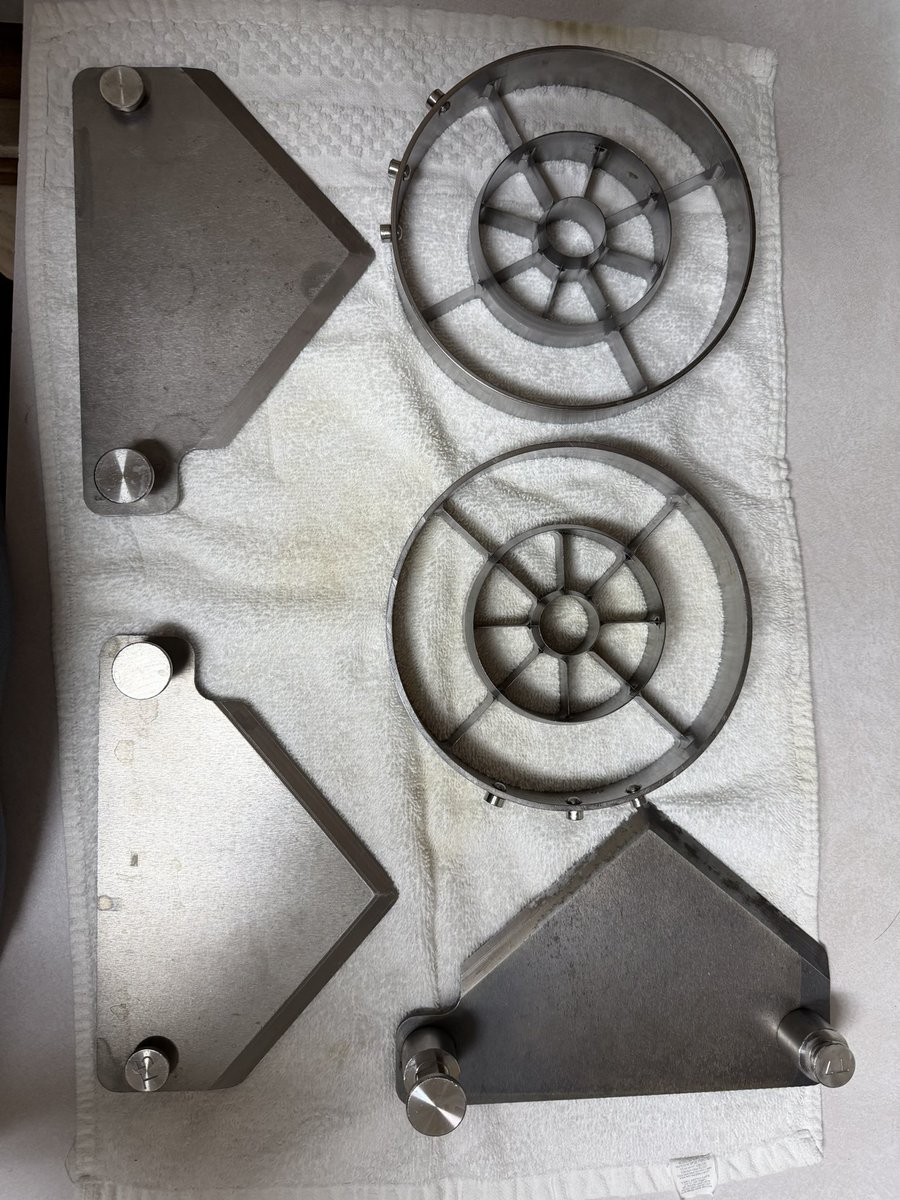 SharpshankR's tweet photo. This pineapple was processed using the machine I sharpened the blades for. 🍍

Clean blades = clean cuts.

— Do it once. Do it right.

#sharpening #tools https://t.co/GjthtMOnrc
