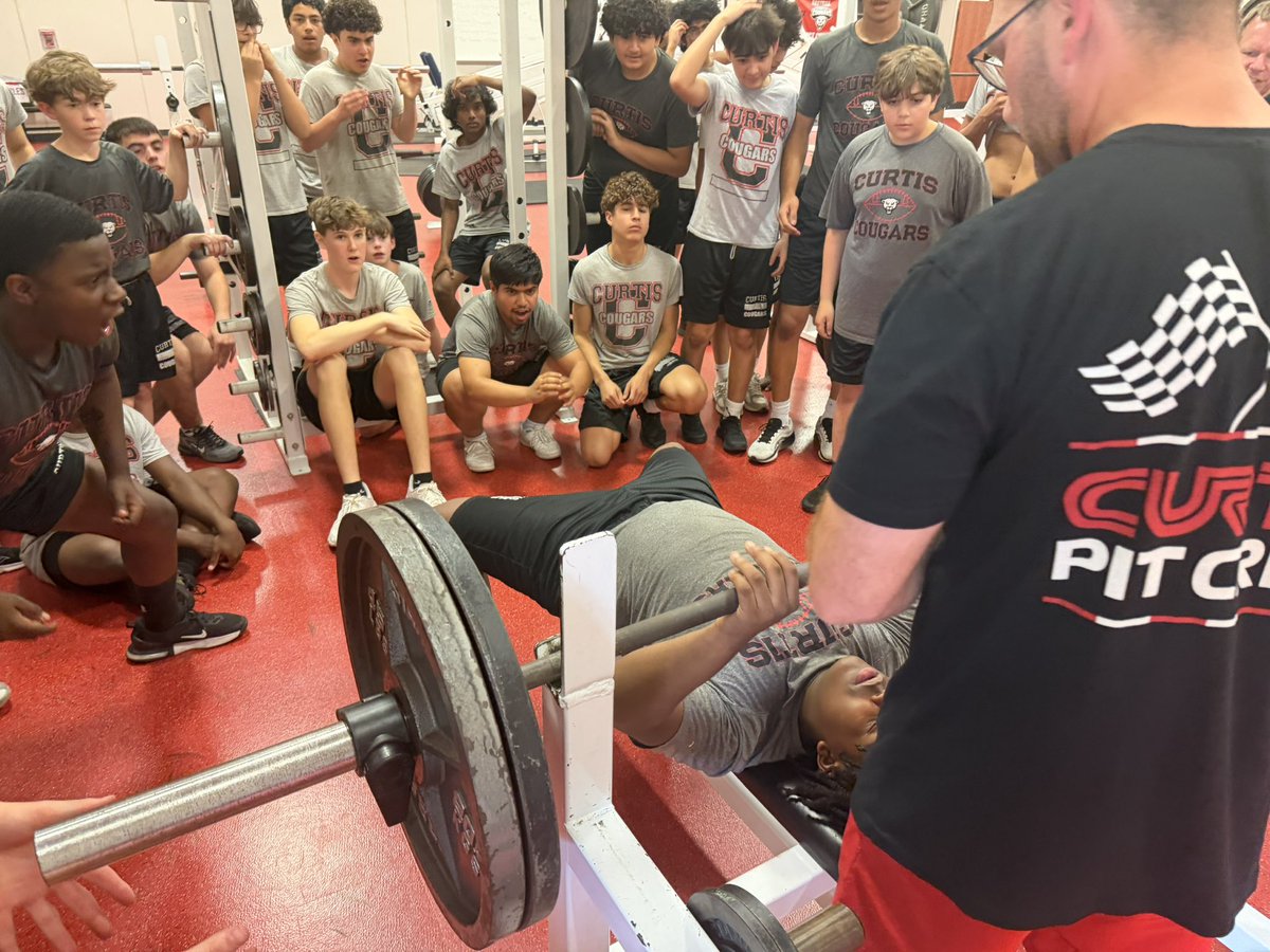 CoachShawD's tweet image. Bench Press Max Day @AthleticsCurtis lots of kids improved their max by 10-30 pounds! Future is bright 🅰️🆙

#Ascension #BTB #Measurable