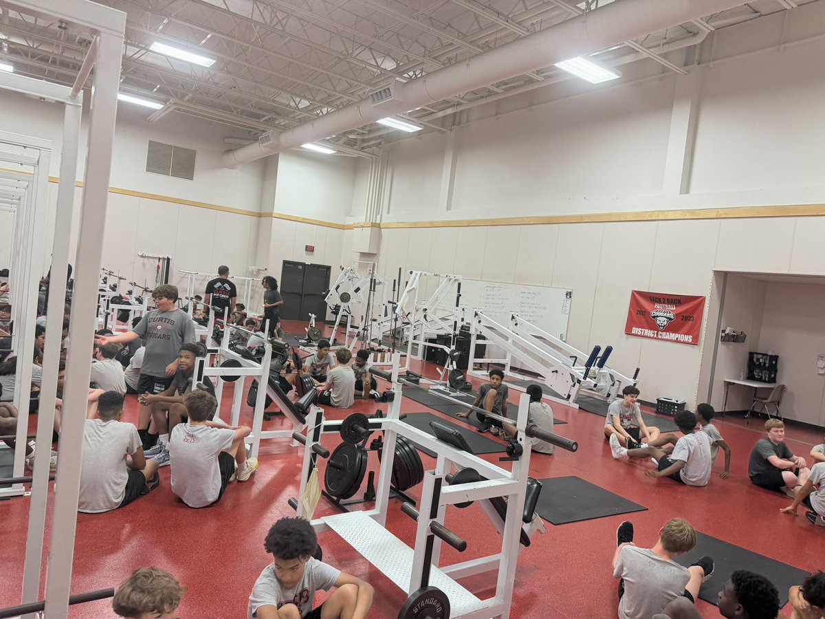 CoachShawD's tweet image. Bench Press Max Day @AthleticsCurtis lots of kids improved their max by 10-30 pounds! Future is bright 🅰️🆙

#Ascension #BTB #Measurable