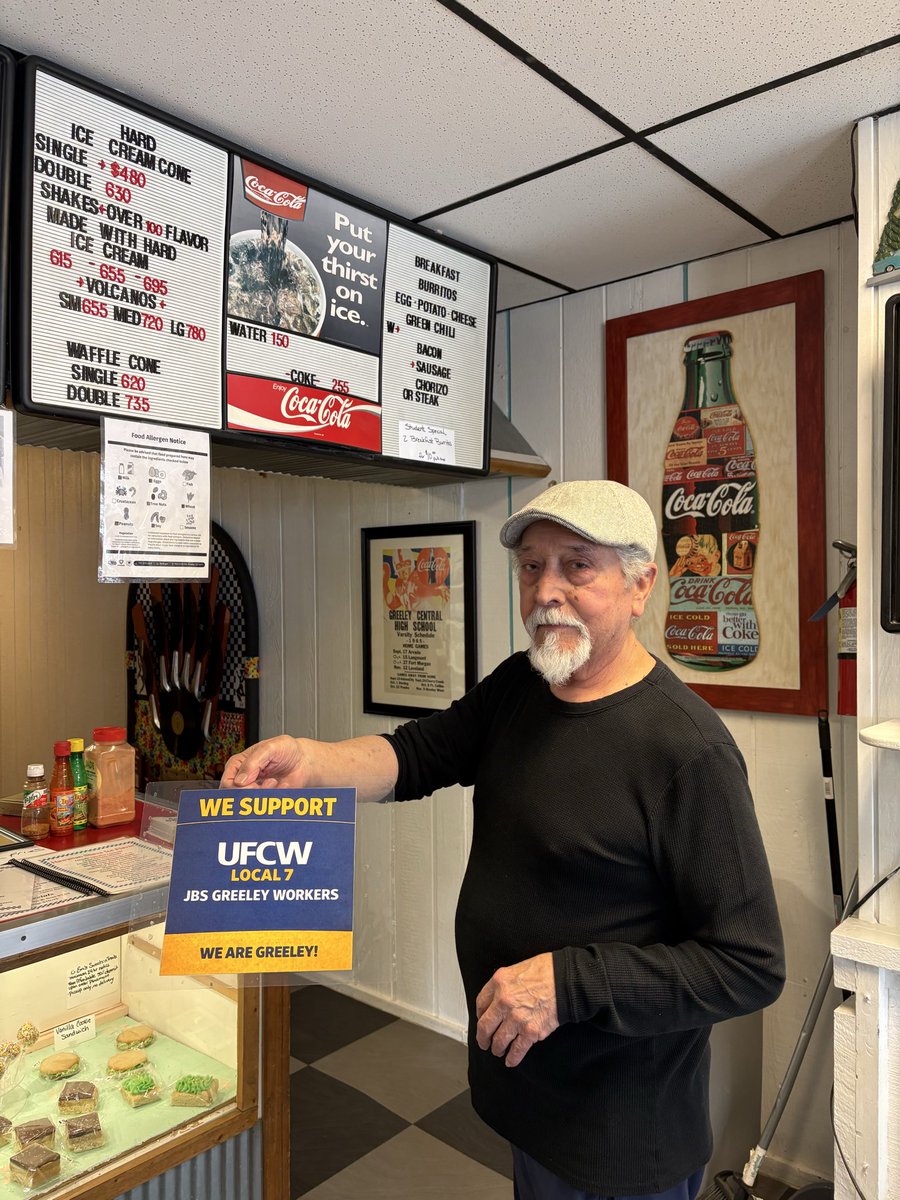 UFCW_7's tweet photo. fighting for a fair contract.
This movement keeps growing because of community like you.
#wearegreeley #jbs #jbsulpstrike #communitysolidarity #supportlocal https://t.co/l2hD9kWAit