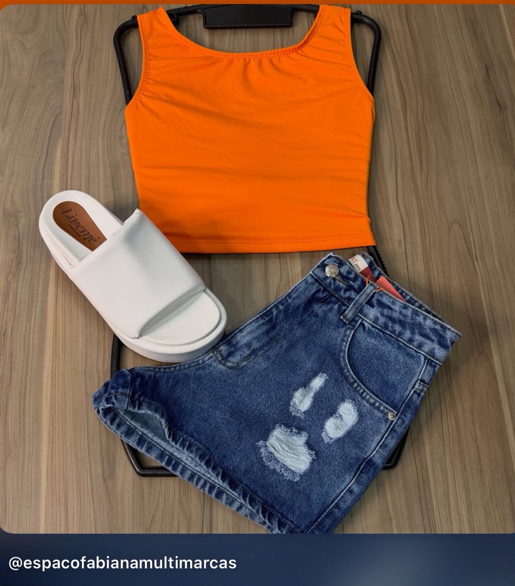Look lindo, confortável e super estiloso! 🧡
Cropped + short jeans destroyed que é sucesso!
Corre garantir o seu na Espaço Fabiana Multimarcas antes que acabe! 🔥