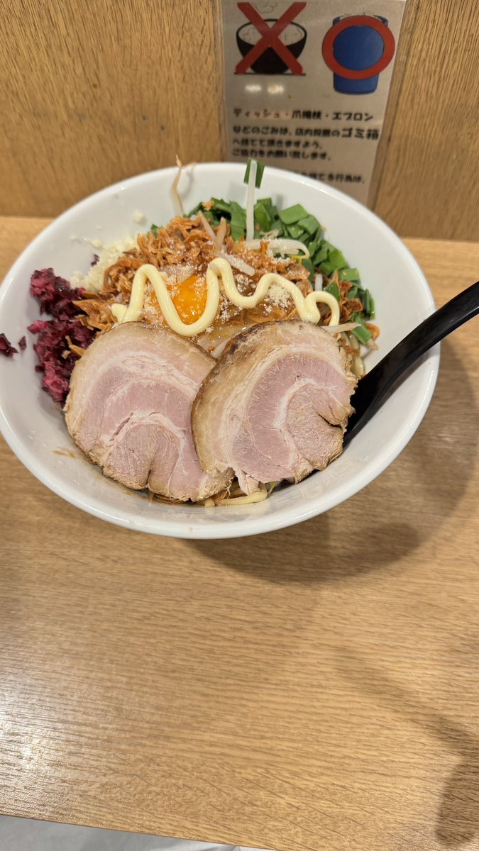 The flight to Japan wasn’t tooooo bad but the ramen for sure helped right before bed 😂 jet lagged and trying to thrive now