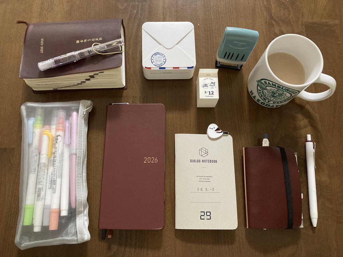 朝の手帳タイム✍️

パタパタと忙しなく過ぎていく毎日を
手帳の中に書き留めておく