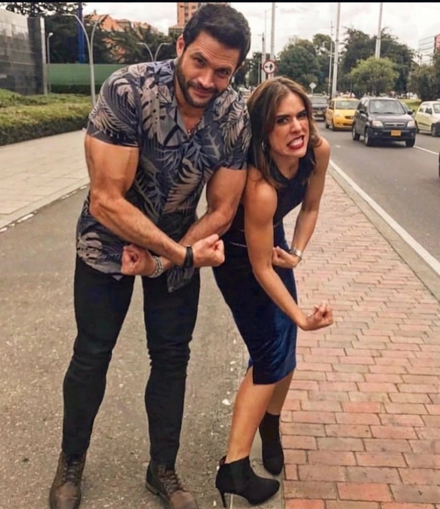 Cassiflow's tweet photo. Yeimy hubiera sido feliz si se enamoraba de Jack, se debió ir con el a Puerto Rico iniciando una nueva vida , alejada de ese amor que tanto le hizo daño . En otro universo mi REINA fue feliz 😭. https://t.co/obafLveDzw