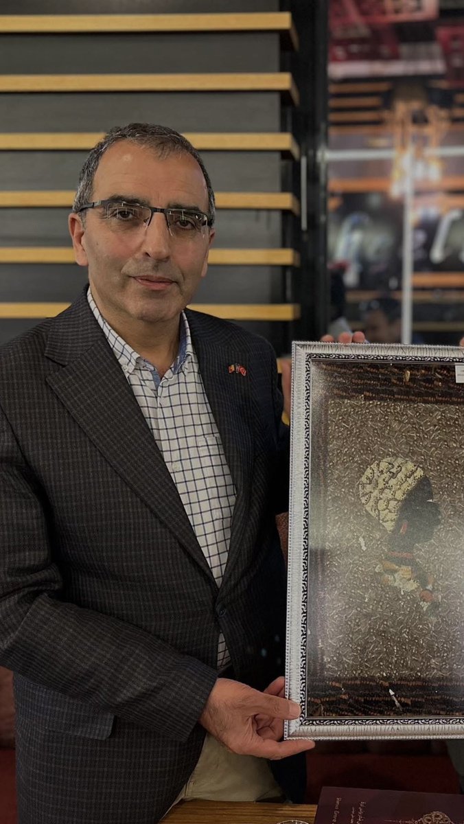 issagaadarmani's tweet photo. #تشاد #تركيا 
نبارك لأستاذنا الفاضل الدكتور @36erhanvargun  صدور كتابه "رحلة الشتاء والصيف" الذي يوثق جانبًا من جهوده وأعماله بين تشاد وتركيا خلال السنوات الماضية. نبارك له هذا الإنجاز الجميل ونسأل الله أن يجعله نافعًا ومباركًا وأن يكتب له المزيد من التوفيق والنجاح في مسيرته https://t.co/urfoMJibHx
