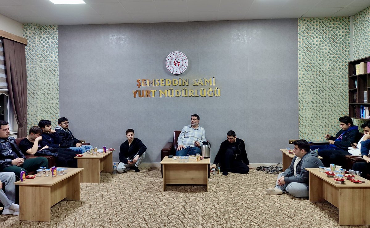 Kirklareli_KYGM's tweet photo. 📍Şemseddin Sami Yurdu

İstanbul Medeniyet Üniversitesi Sosyoloji Bölümü öğretim üyesi Dr. Ali Haydar Beşer’in katılımıyla, 12 Mart İstiklal Marşı’nın Kabulü ve Mehmet Akif Ersoy’u Anma Programı gerçekleştirildi. 🇹🇷
#GSBYurtları https://t.co/bxJt4QqvDL