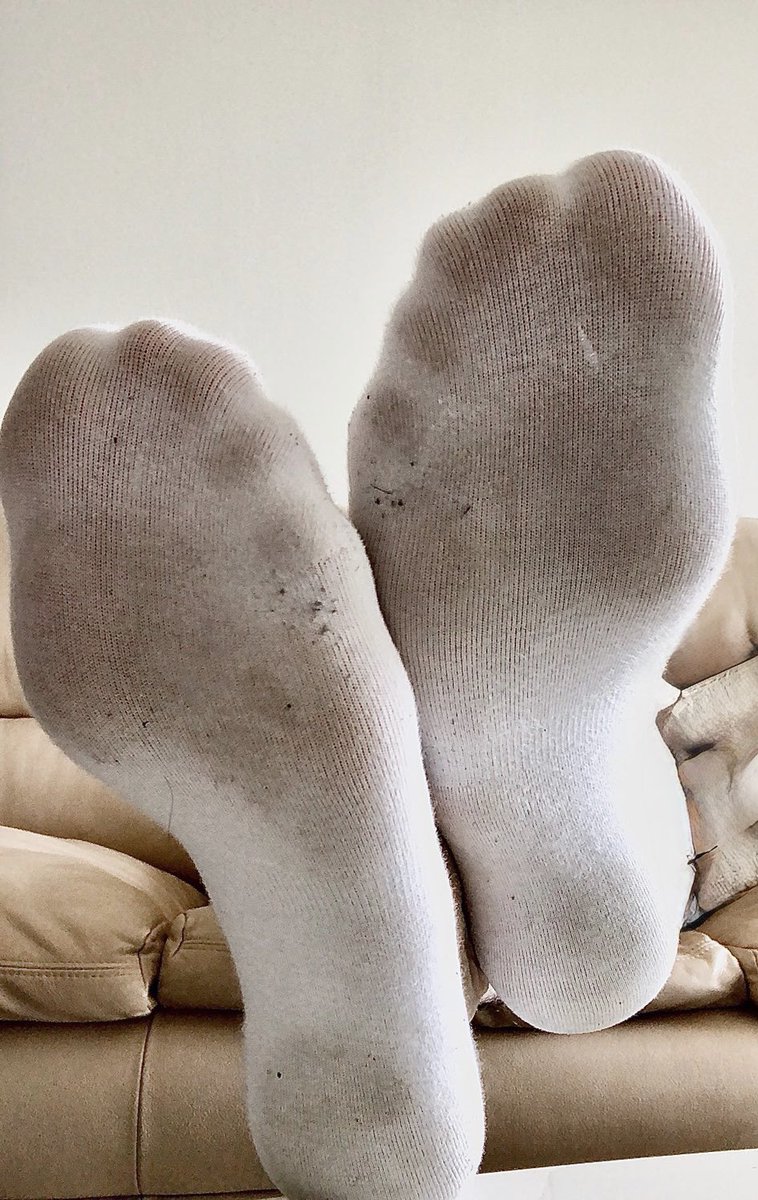 Toneb69's tweet photo. The thing between me and the floor https://t.co/wVFnwmT8ZK