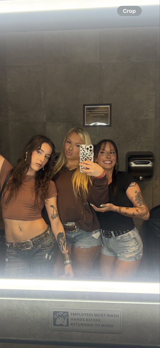 macDshelton's tweet photo. bestie girls https://t.co/AqR34aYRt8