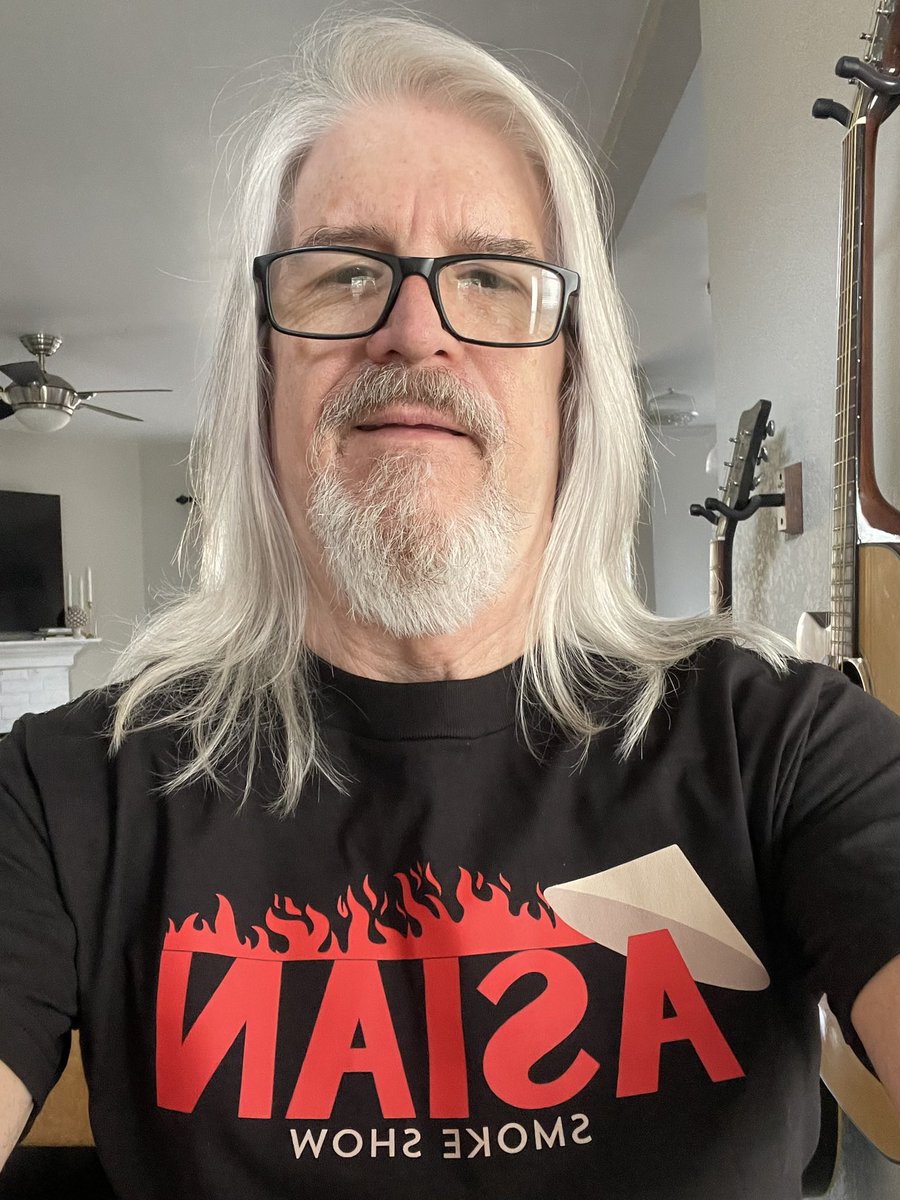 VatoBlancoStore's tweet image. Got to have an #Undefeated lunch today with @UNDEFEATED_BRO and his wonderful wife and son. Tacos, of course! Thank you sir for taking time out!