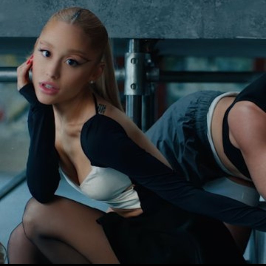 Ariana Grande Update Brasil tweet media