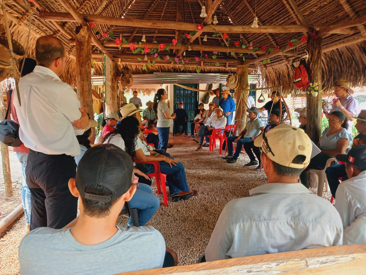 José Félix Lafaurie tweet media