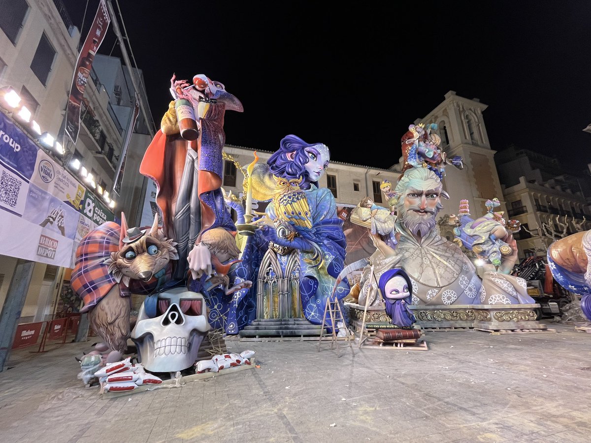 Falla del Pilar tweet media