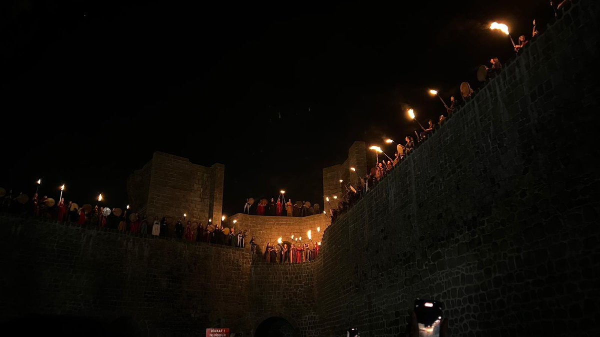 nezansare's tweet photo. Newroz e xweş newroz e 
Cejna me pîroz beeee ✌🏻🥳 https://t.co/e1KBy4JWoc