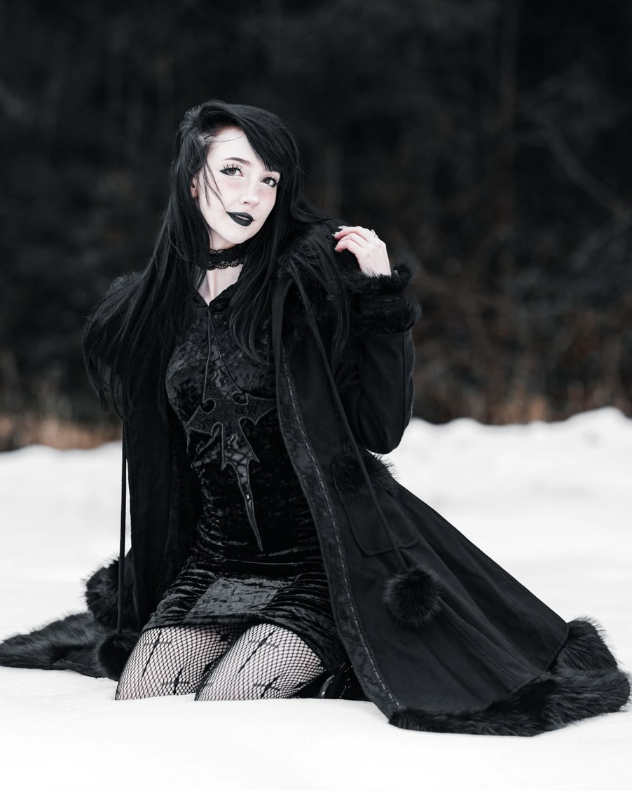 Nana 🌙💜 asmrtist & vtuber 🐰🪽 tweet media