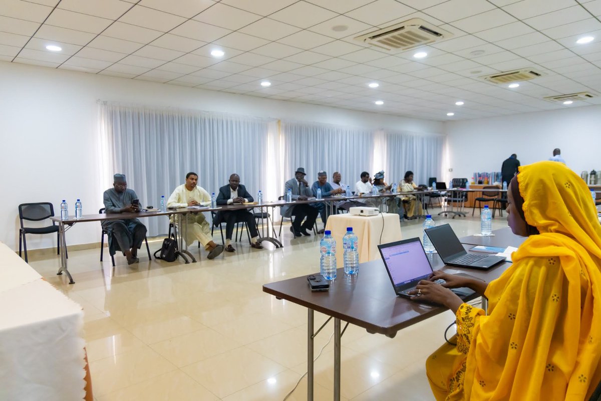 PNUD_Tchad's tweet image. 🌍🌿 Transparence climatique et accès aux financements verts 

À la 2e session du COPIL #CBIT, le Ministère de l’Environnement et le #PNUD réaffirment leur engagement à améliorer la collecte des données sur les émissions de GES et à renforcer les capacités nationales pour un