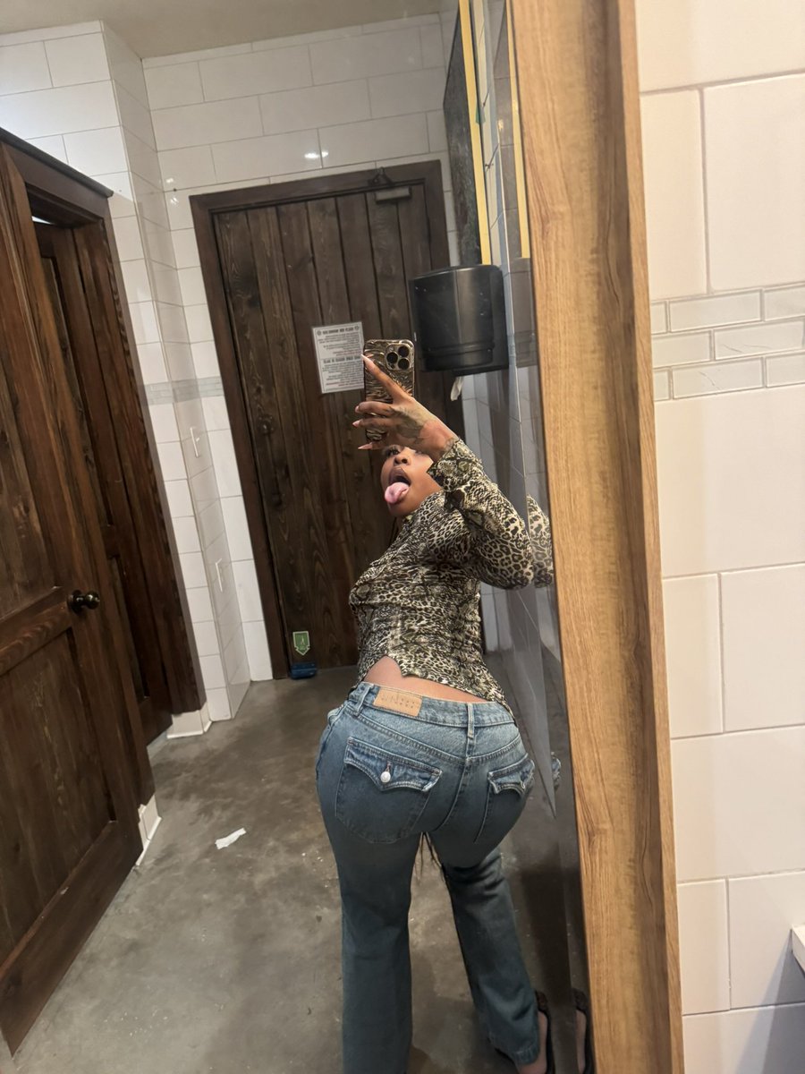 mommieyanaa tweet media