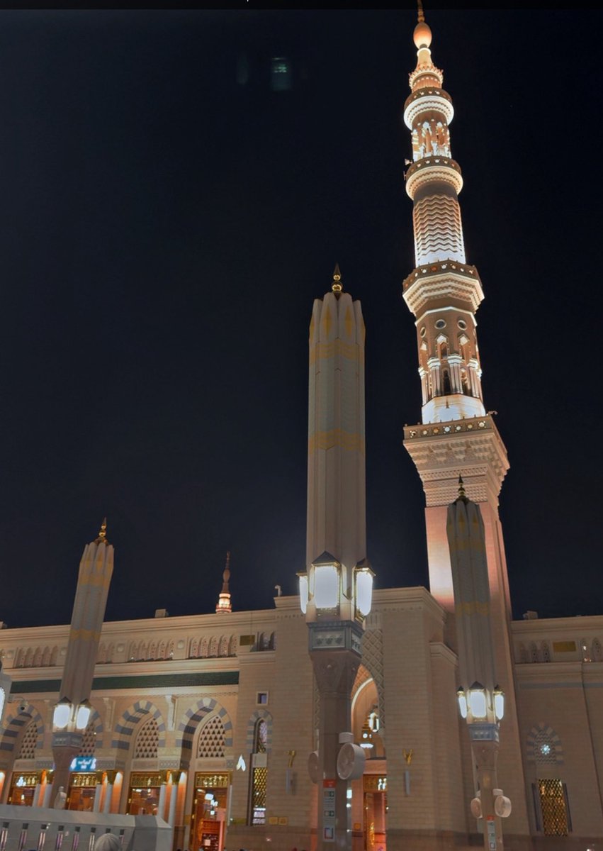 M9_9Ma's tweet photo. وَلَيَالٍ عَشُرٍ
اللهم اجعل لنا فيها نصيباً من الرحمة والمغفرة وبلّغنا ليلة القدر واجعلنا ممن قامها ايماناً واحتسابا.
#ليله_٢٣ https://t.co/4qNTUfFZX0