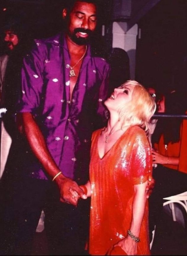BjrMartin's tweet photo. Debbie Harry &amp; Wilt Chamberlain https://t.co/ZoluANTi9U