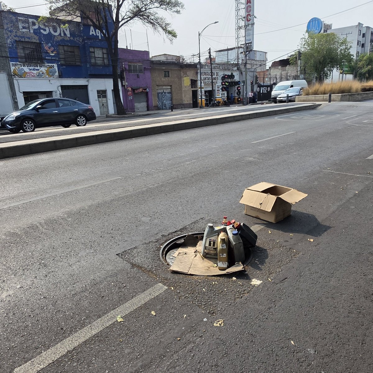 CHEXARE_1's tweet photo. Solicito su apoyo para la reparación de esta coladera ubicada en calzada mexico tacuba y primera cerrada Calz Mex Tacuba a uno metros de la puerta de la  escuela primaria república de brasil @AztecaNoticias @ImagenTVMex @nmas @MHcesac https://t.co/DsT5yX3fT4