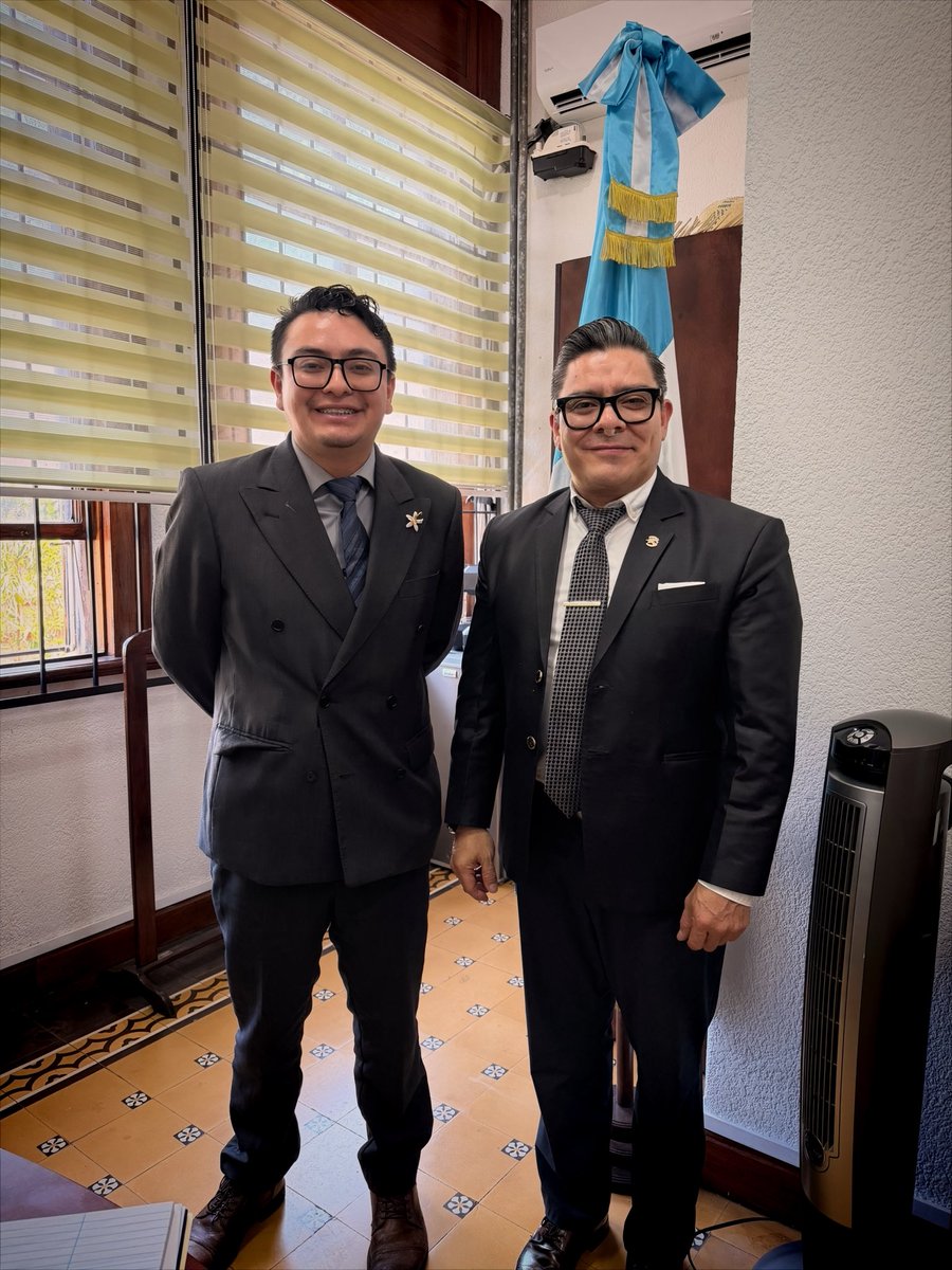VasnyM's tweet photo. 📅 Miércoles, 11.Marzo.2026
⏰ 11:00 AM
📍 Congreso de la República

Sostuve una reunión con autoridades de Conjuve 🤝 para dialogar sobre oportunidades y acciones a favor de la juventud de Suchitepéquez,reafirmando mi compromiso de seguir trabajando por su desarrollo y bienestar https://t.co/EgVa5Tz959