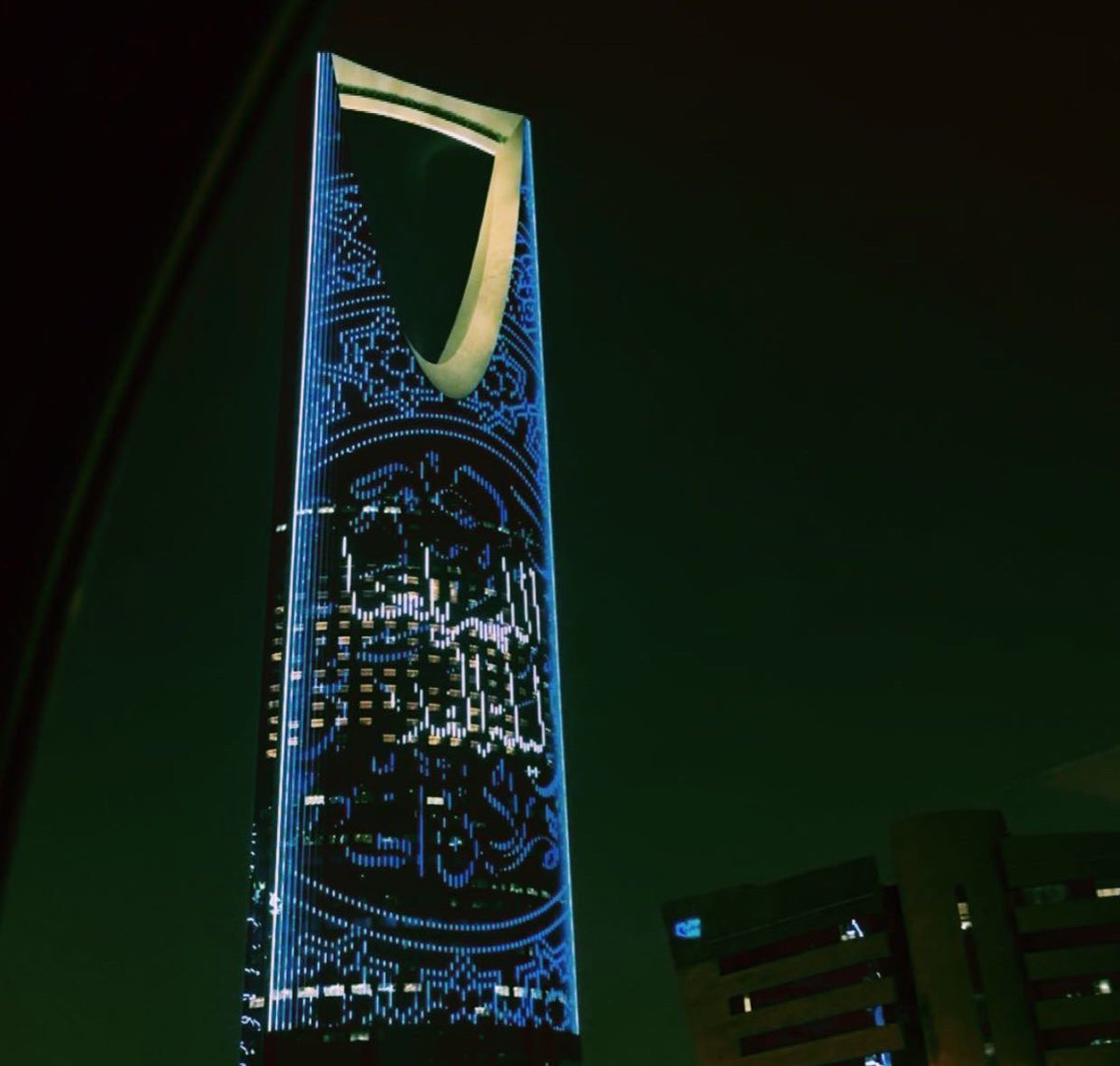 لـين tweet media