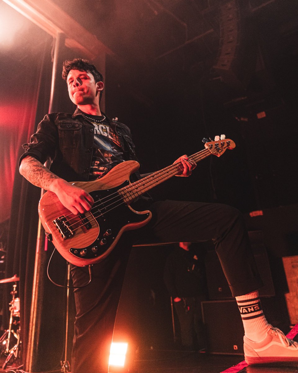 Red Hare Images tweet media