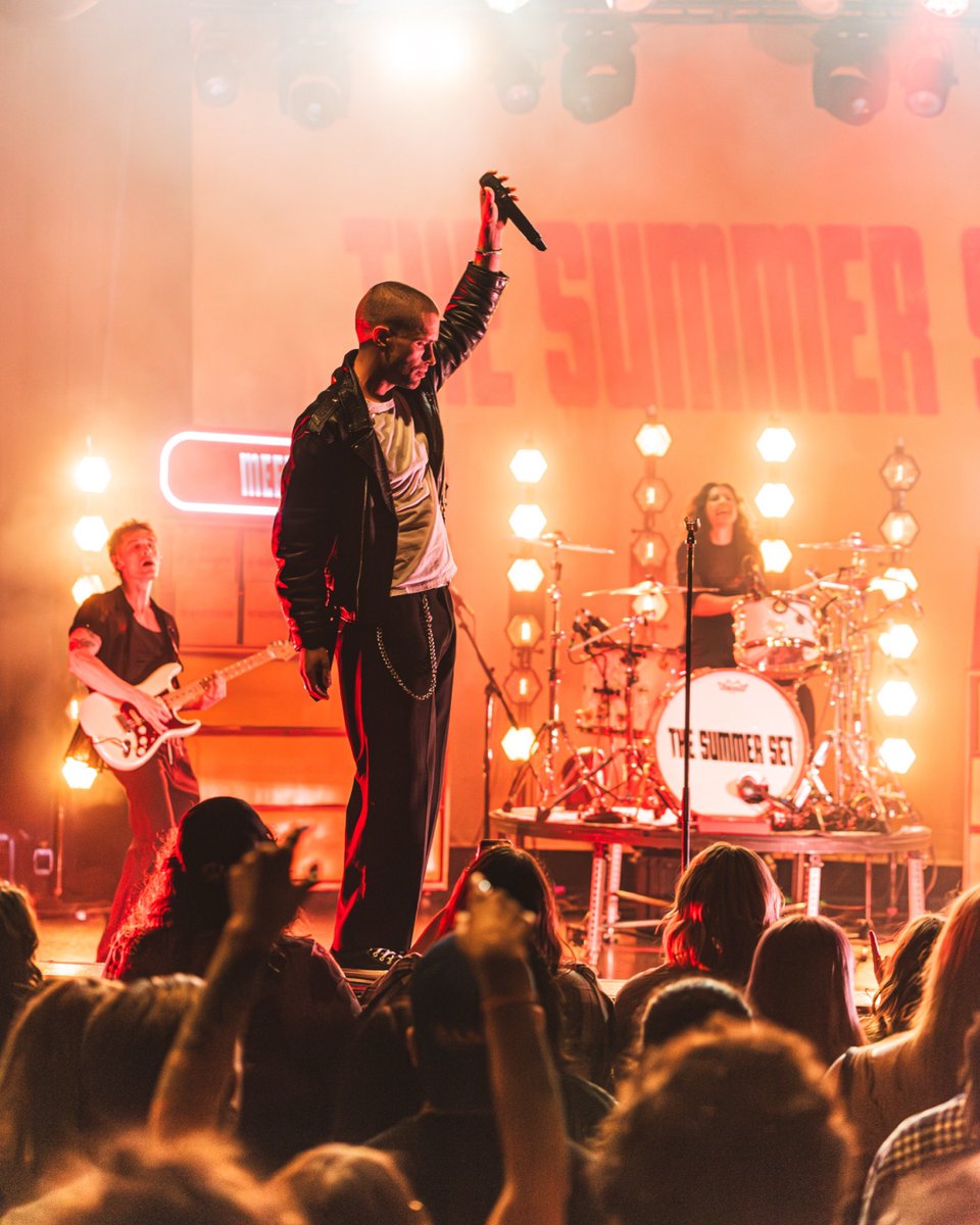 Red Hare Images tweet media