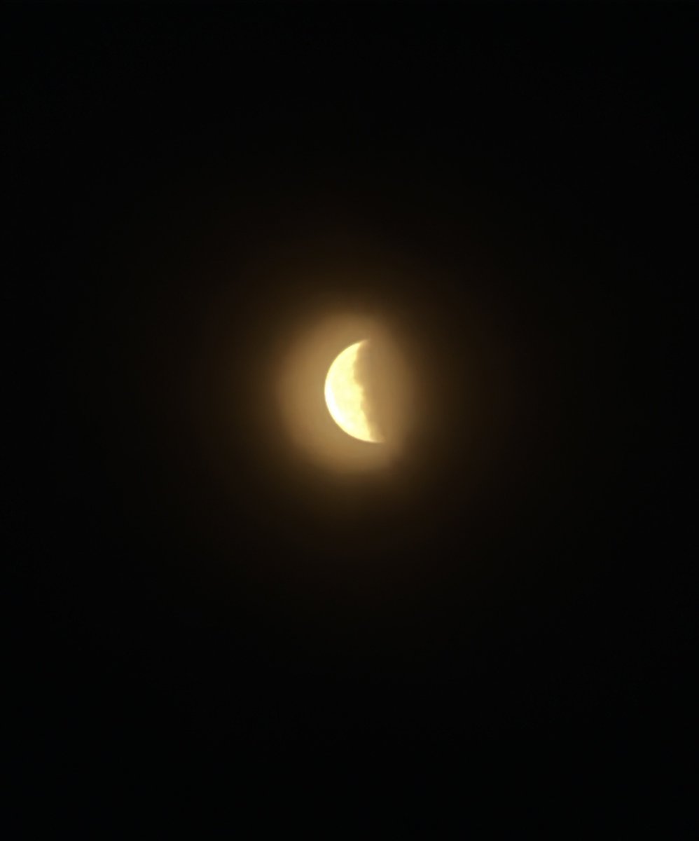 t6k2r2h3s1_nu's tweet photo. 夜明け前の月が🌜これ過ぎた https://t.co/CmgMZroILl