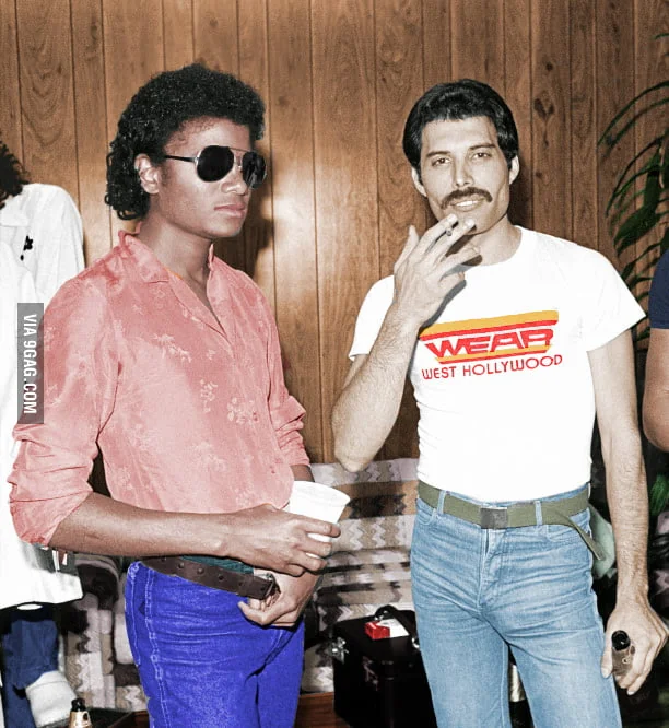 Taylor Swift tem o terceiro catálogo musical mais valioso da indústria, avaliado em US$ 900 milhões.

A loirinha fica atrás apenas de Michael Jackson e Queen.