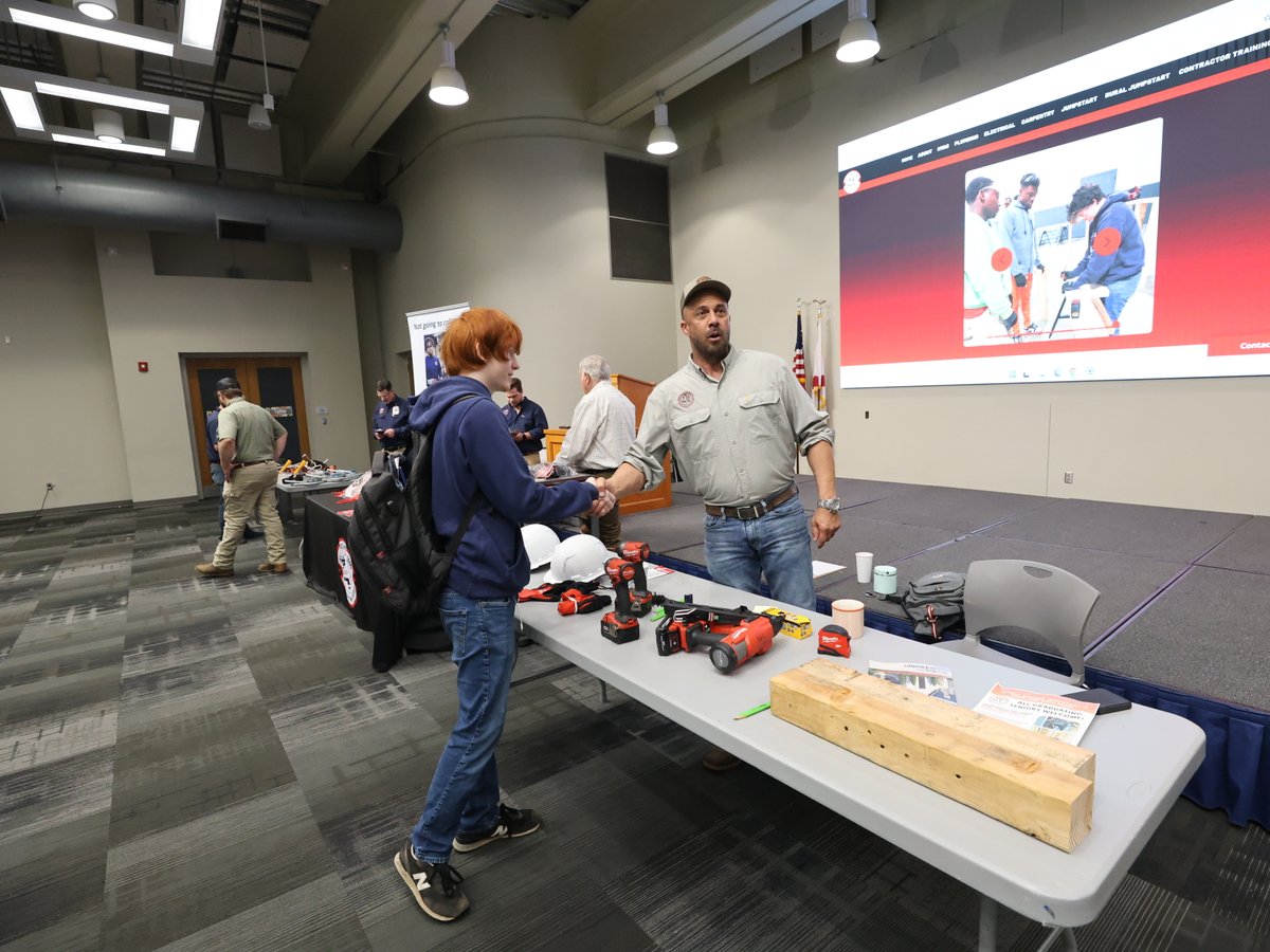 T🍏S Board of Ed tweet media