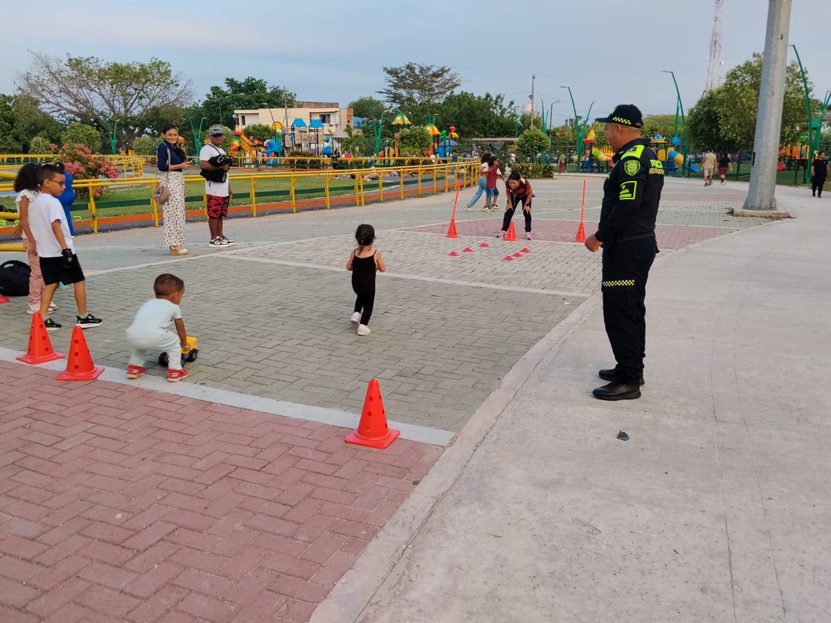 ProteccionPonal's tweet image. En #Bolivar llevamos a cabo compaña de prevención para el uso adecuado del tiempo libre y la explotación sexual comercial de Niños, niñas y adolescentes, promoviendo el deporte y las actividades lúdicas en familia. #Dignidad #TurismoSeguro #JuntosPorLaNiñez