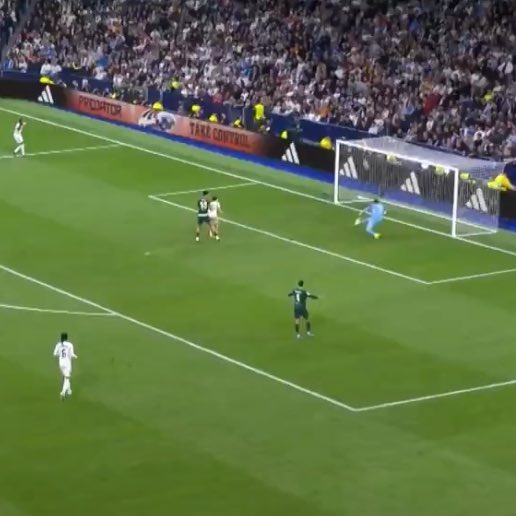 SeputarMadrid's tweet photo. inhuman reflex by courtois https://t.co/N4n1CvFGvg