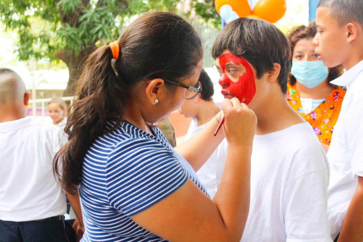 nuestro Buen Gobierno impulsa mayor atención educativa para niñas y niños con síndrome de Down 💙📚
Se fortalece la inclusión y capacitación docente para garantizar educación de calidad para tod@s 👧👦✨
  #MásyMásVictorias #ManaguaSandinista #VivaSandino