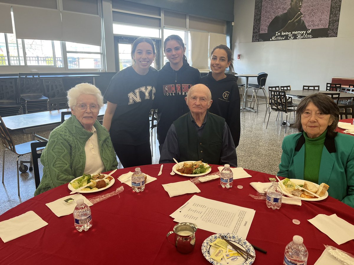 Mineola UFSD tweet media