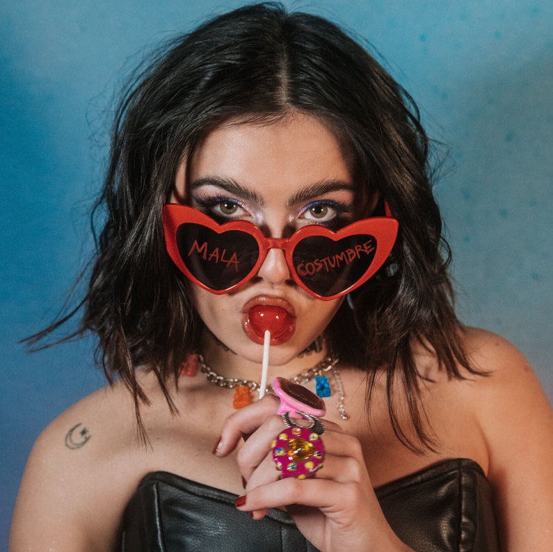 topeuropa's tweet image. Vamos a juguetear con los próximos cumples. Celebramos el 42 cumpleaños de @PabloLopezMusic y los 22 de @chiaraoliver y para ello escuchamos #ElPatio, #Tulipanes y #MalaCostumbre. Unidos por la música y, en este caso, por sus cumpleaños también. #TopEuropaClub