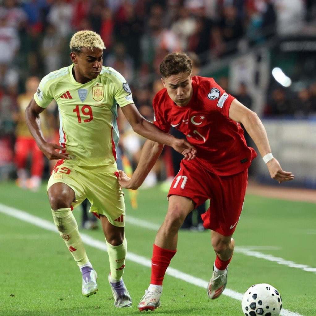 CalcioHEAT's tweet photo. Solo dos jugadores en las cinco mejores ligas europeas 25/26 tienen al menos 65 regates exitosos y al menos 50 oportunidades creadas para sus compañeros de equipo:

- Kenan #Yildiz (66 y 59) 🇹🇷
- Lamine #Yamal (115 y 62) 🇪🇸

[ @OptaPaolo ]

#Juventus #Juve #ForzaJuve #CalcioHeat https://t.co/W9L9RZUQ6n