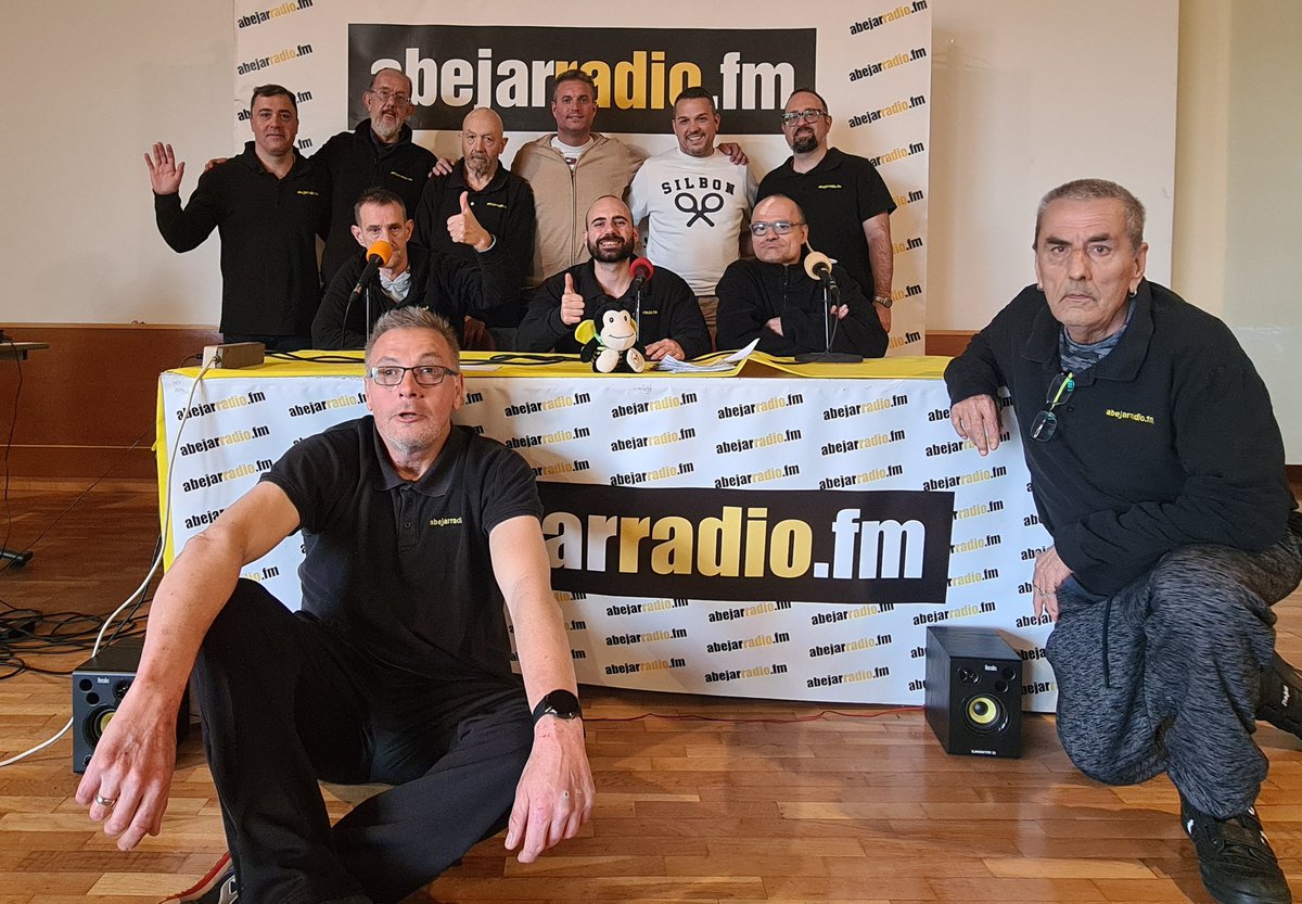 AbejarRadio's tweet photo. NUEVO PROGRAMA DE ABEJAR RADIO 
Hoy hemos podido conocer la localidad de Monzalbarba con su Alcalde Joaquín Tiestos y un histórico club como el Atlético de Monzalbarba con su Presidente Antonio Carabantes.
 Puedes verlo el programa aquí 🤟🖤💛✏️📕🎙����🐝
https://t.co/QAEGFO1gt8 https://t.co/uXzuN9dKzG