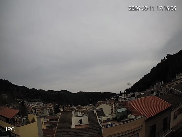 MeteoAdM's tweet image. #Bonvespre des de la part alta d'#ArenysdeMunt Avui #matí de deixants dels avions al cel, #tarda més grisa i ensopida per la cueta de front escarransida que ha donat alguns plugims al voltant del Pirineu i prepirineu oriental amb unes temperatures sense canvis importants 👇