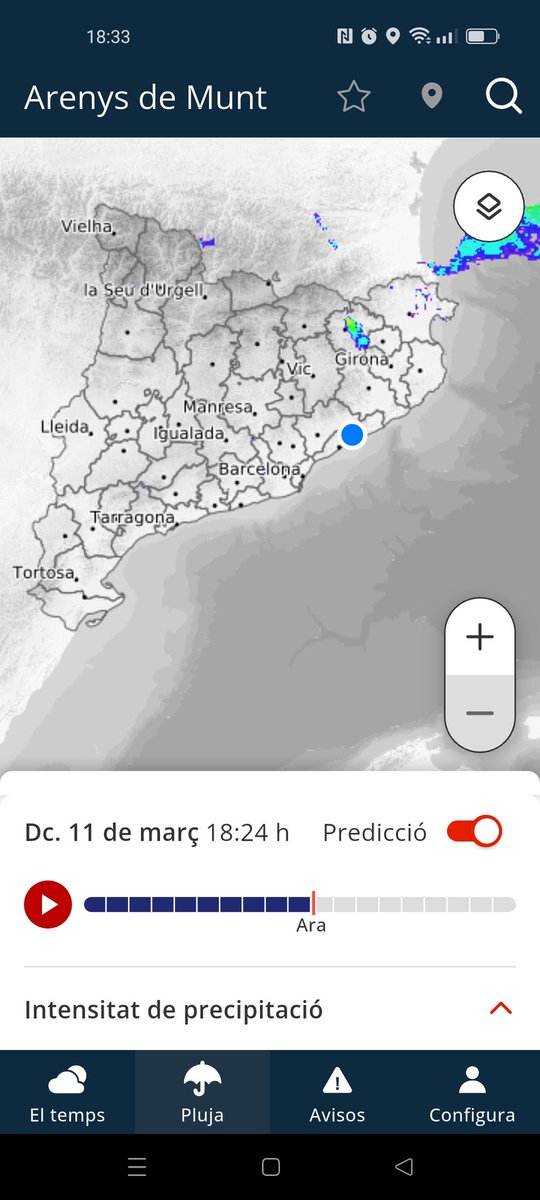MeteoAdM's tweet image. #Bonvespre des de la part alta d'#ArenysdeMunt Avui #matí de deixants dels avions al cel, #tarda més grisa i ensopida per la cueta de front escarransida que ha donat alguns plugims al voltant del Pirineu i prepirineu oriental amb unes temperatures sense canvis importants 👇