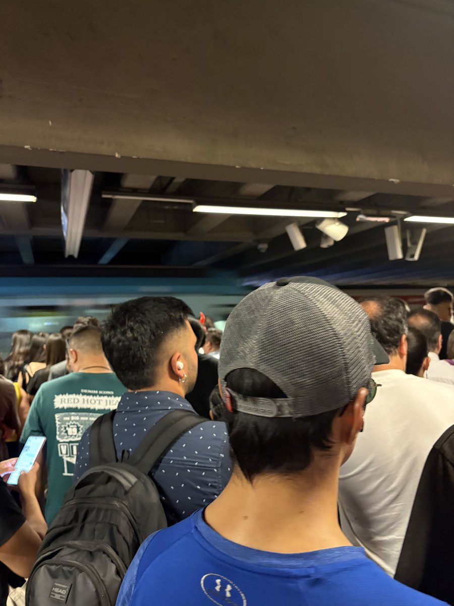 mmartinezbb's tweet photo. @metrodesantiago Tobalabaaaaa https://t.co/OPBEs24efb