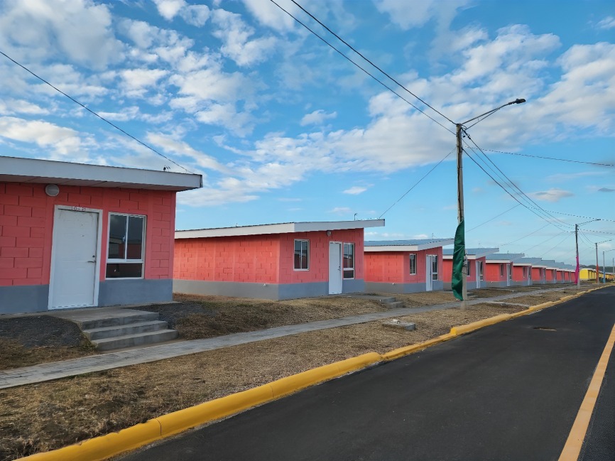 100 familias recibirán su vivienda en Nuevas Victorias 

El Gobierno Sandinista continúa restituyendo el derecho a un techo digno, fortaleciendo bienestar y calidad de vida para las familias protagonistas 👨‍👩‍👧‍👦💪
#MásyMásVictorias #ManaguaSandinista #VivaSandino