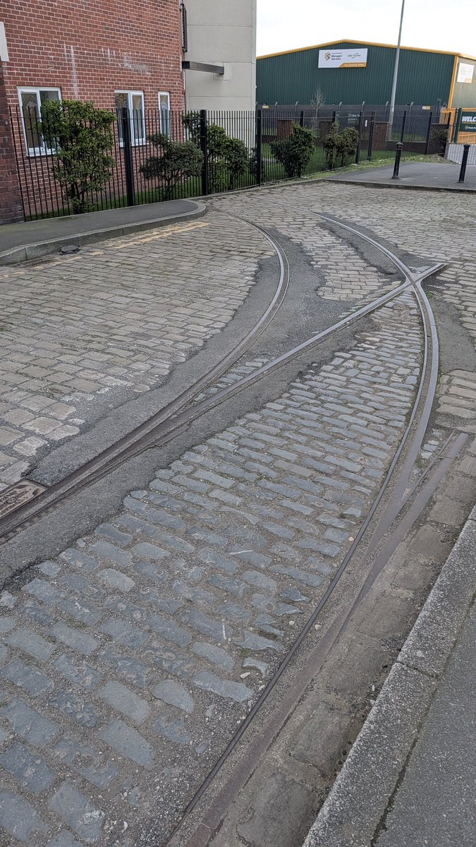 retrogaminggeek's tweet photo. I'm the type of person that gives a small eek of excitement when I find old railway lines still in situ. https://t.co/UHncaoBRFO