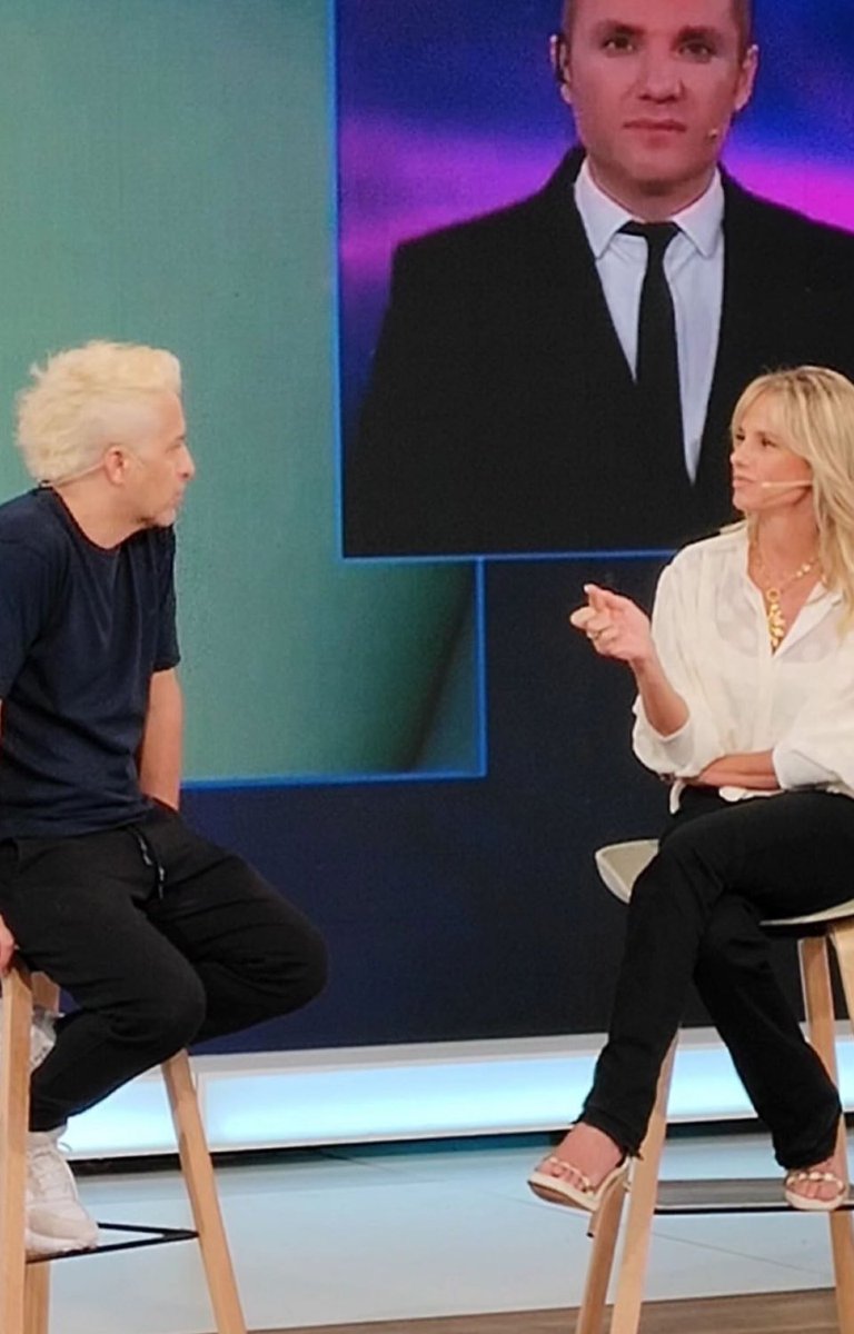 10 años atrás en el Vaticano, 6 atrás debutando en CNN, 5 atrás en el club, t hace 2 con Mariana.