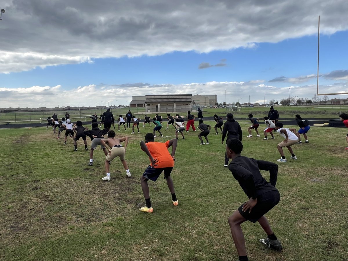 NFHS_FALCONS's tweet photo. Brown Bears going through Spring Drills with Defensive Staff! Can’t wait to get back tomorrow! #TEAMD #WAWG https://t.co/Bbsnj36QcQ